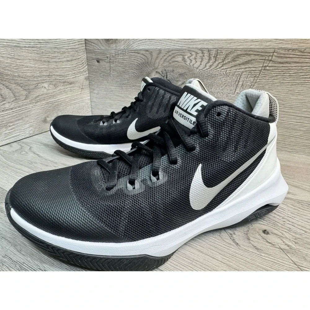 Nike Air Versatile Basketball Running Shoes Sneakers Athletic Women's 7 Black